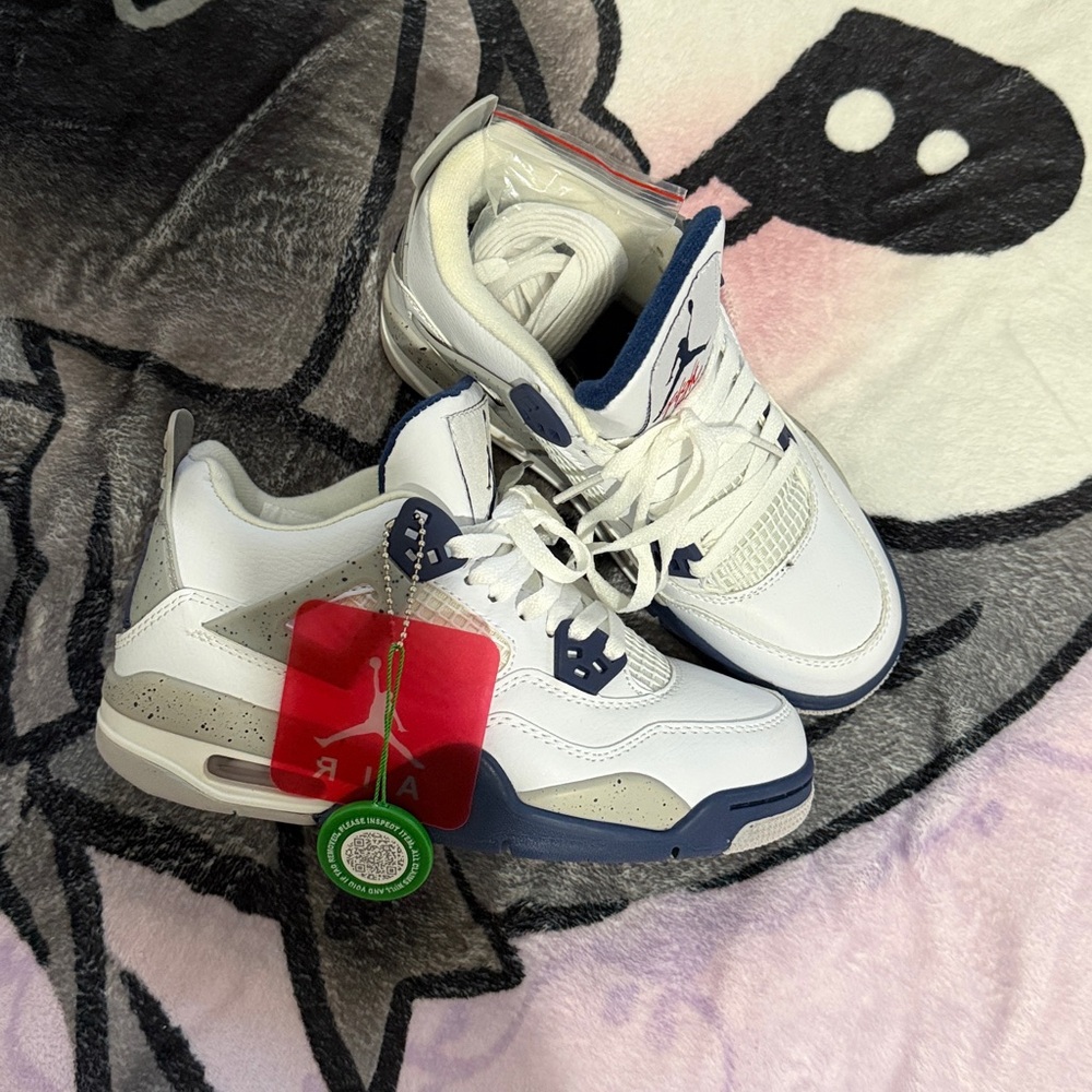 Jordan 4  Women's Shoes White and Navy size 6.5